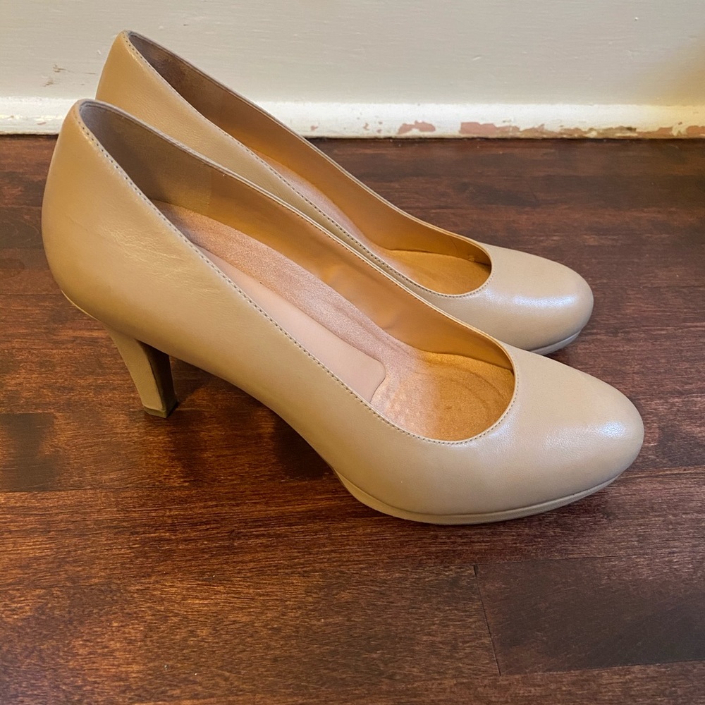 Brand new Naturalizer Nude Pumps